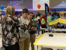Freshman learn about new industrial technolgies in visit to EHOVE