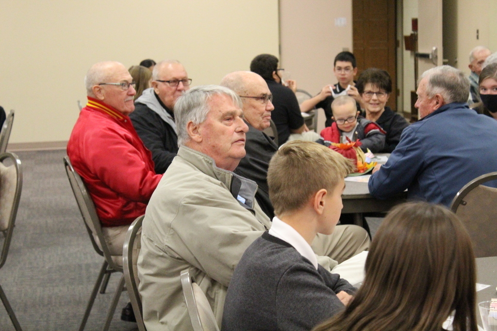 6th grade spends time with veterans