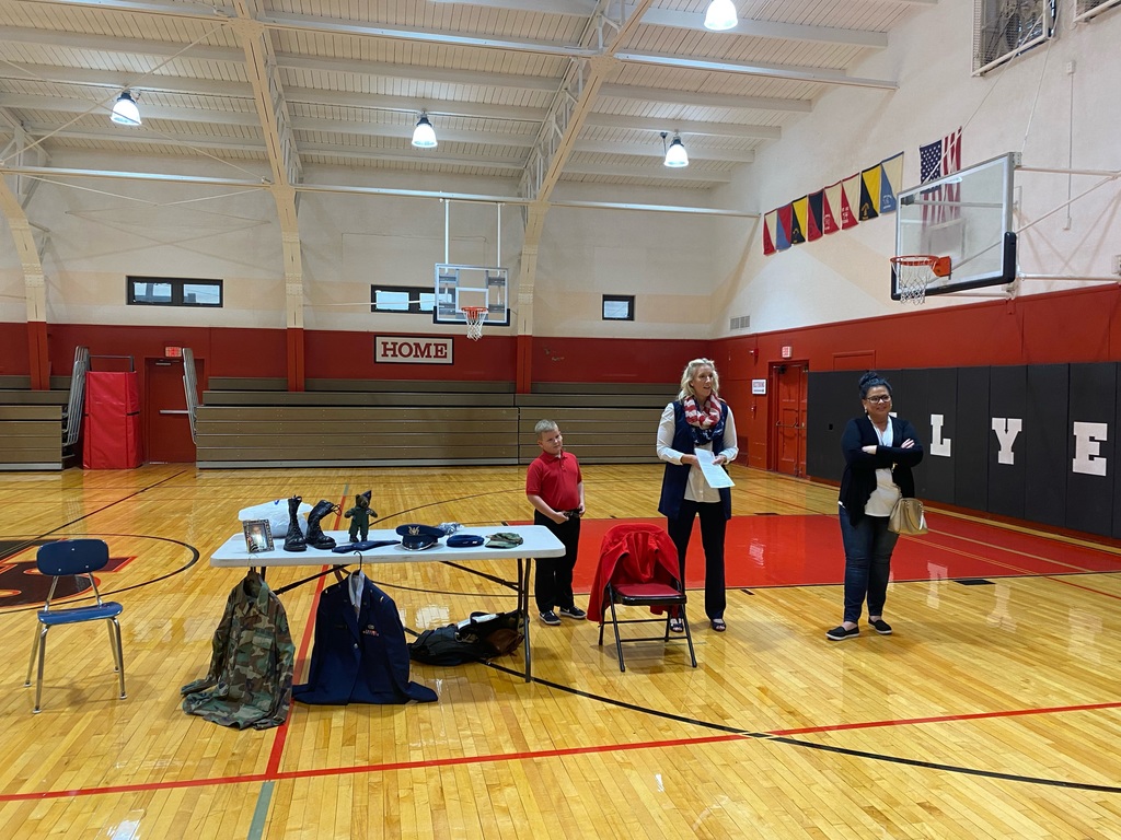 2nd graders visit with Veterans